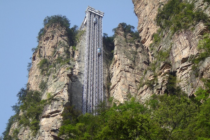 沪马建工垂直电梯案例10