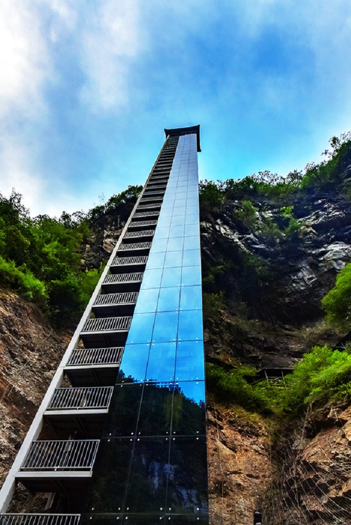 沪马建工垂直电梯案例8